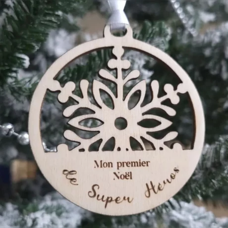 Boule de Noël en bois personnalisée