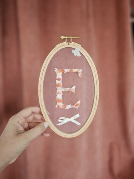 E – initiale fleurie